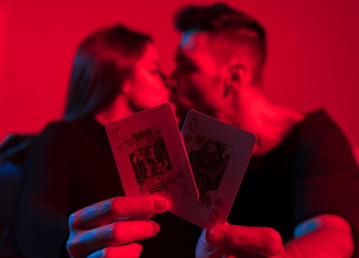 Antarmuka aplikasi mobile wajikwin menampilkan menu utama dengan akses ke sportsbook, live dealer, dan slot games
